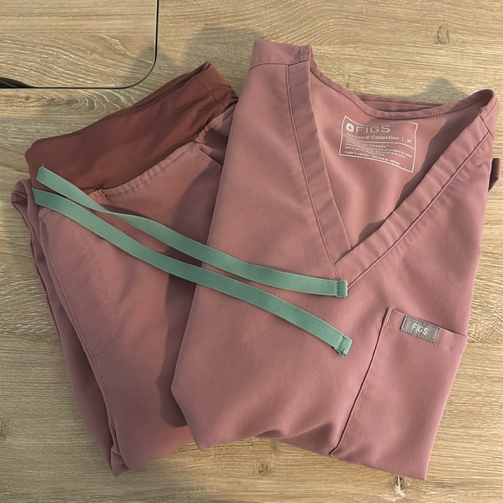 Figs, Zamora jogger M/P and Catrina top M